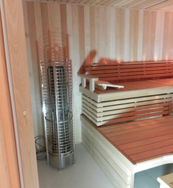 sauna met torenkachel