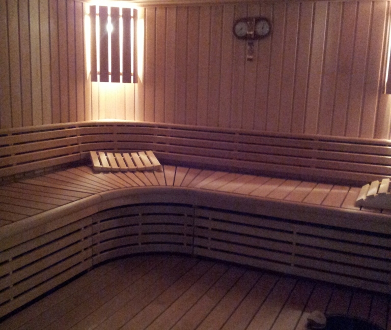 sauna met SunSauna bankenset